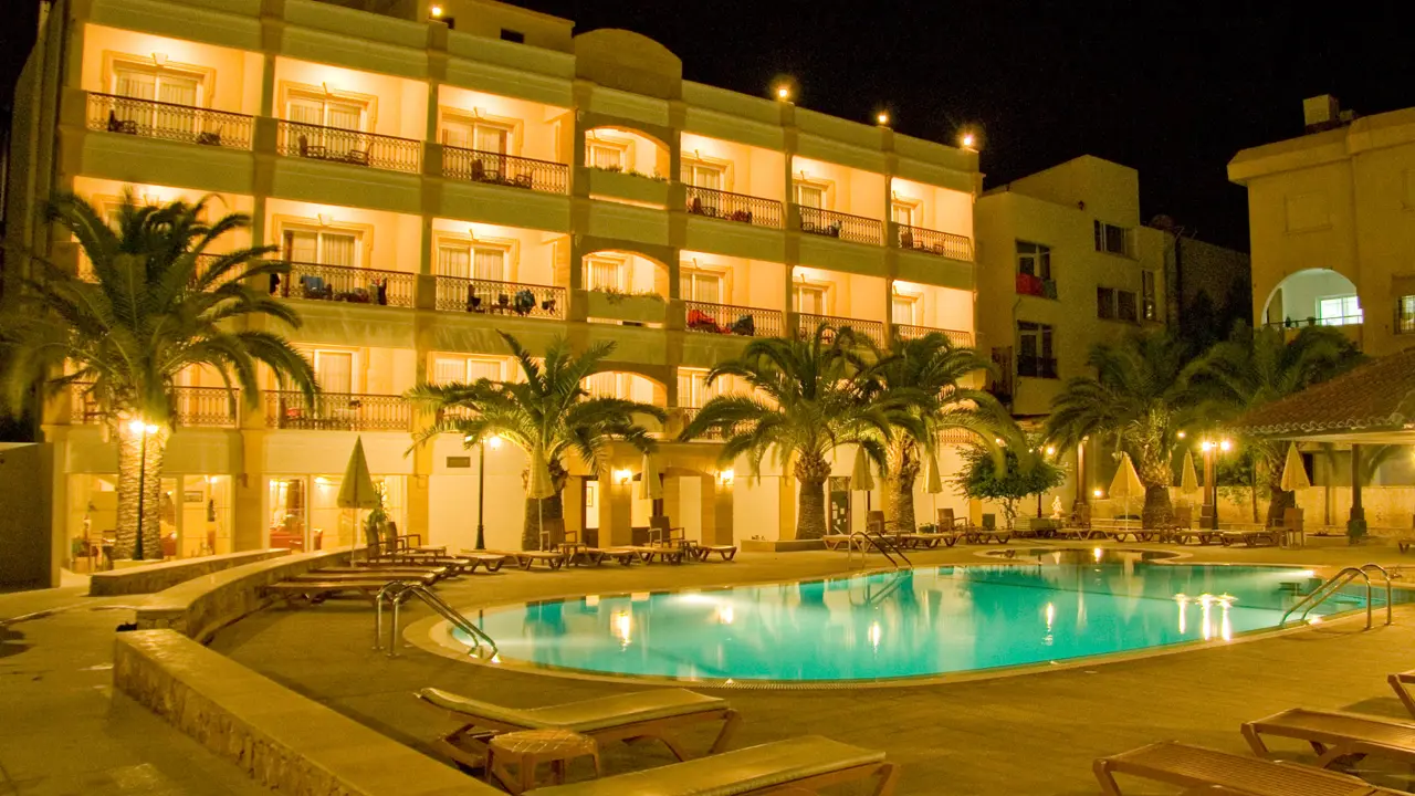 Pia Bella Gece