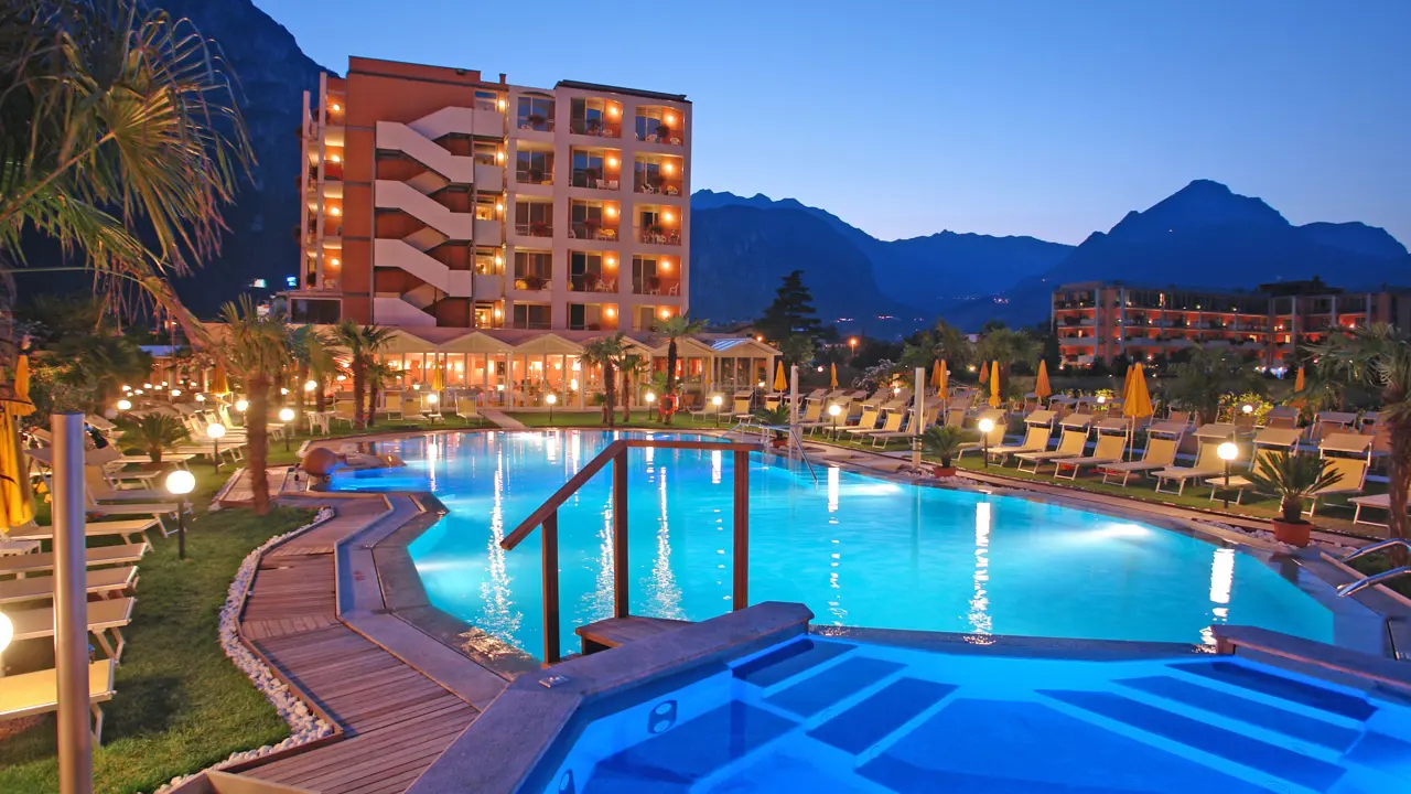Savoy Palace Hotel, Riva Del Garda Exterior Pool