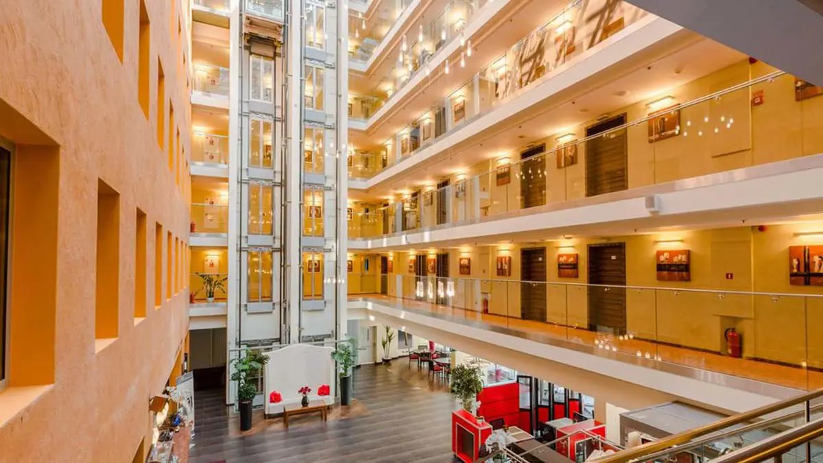 Avalon Hotel Lobby