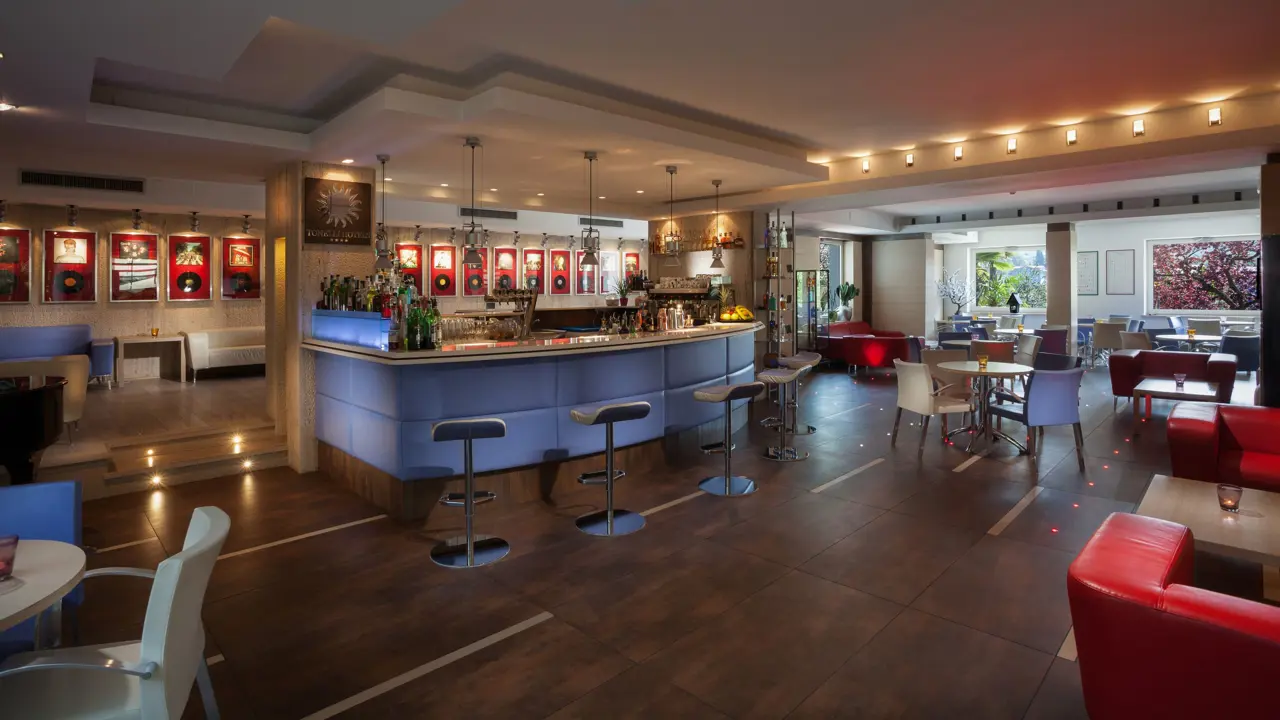 Bar lounge