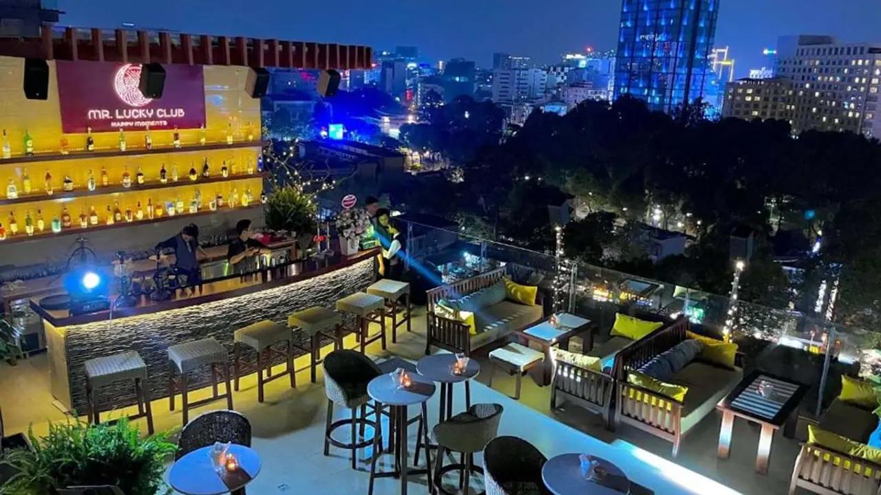 Happy Life Grand Hotel Sky Bar