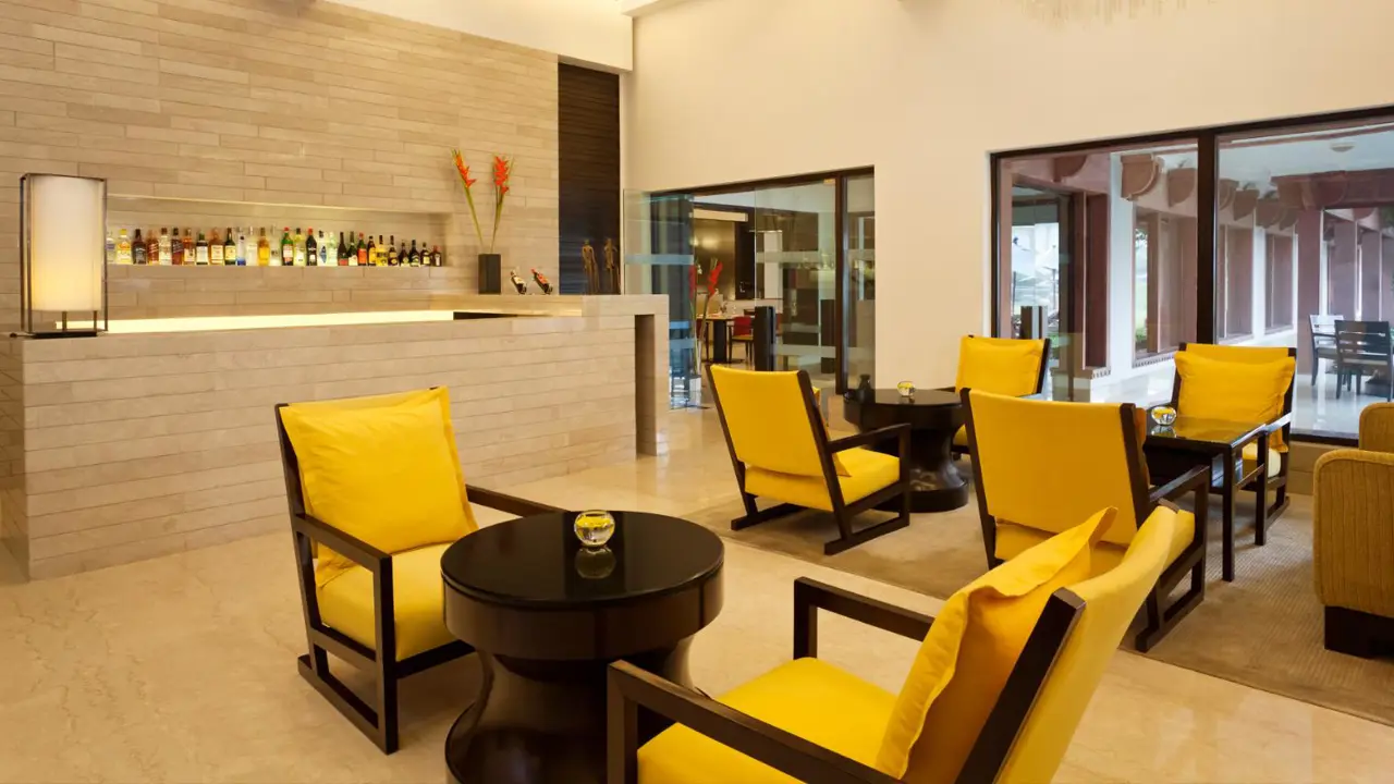 Trident, Agra Bar Lounge