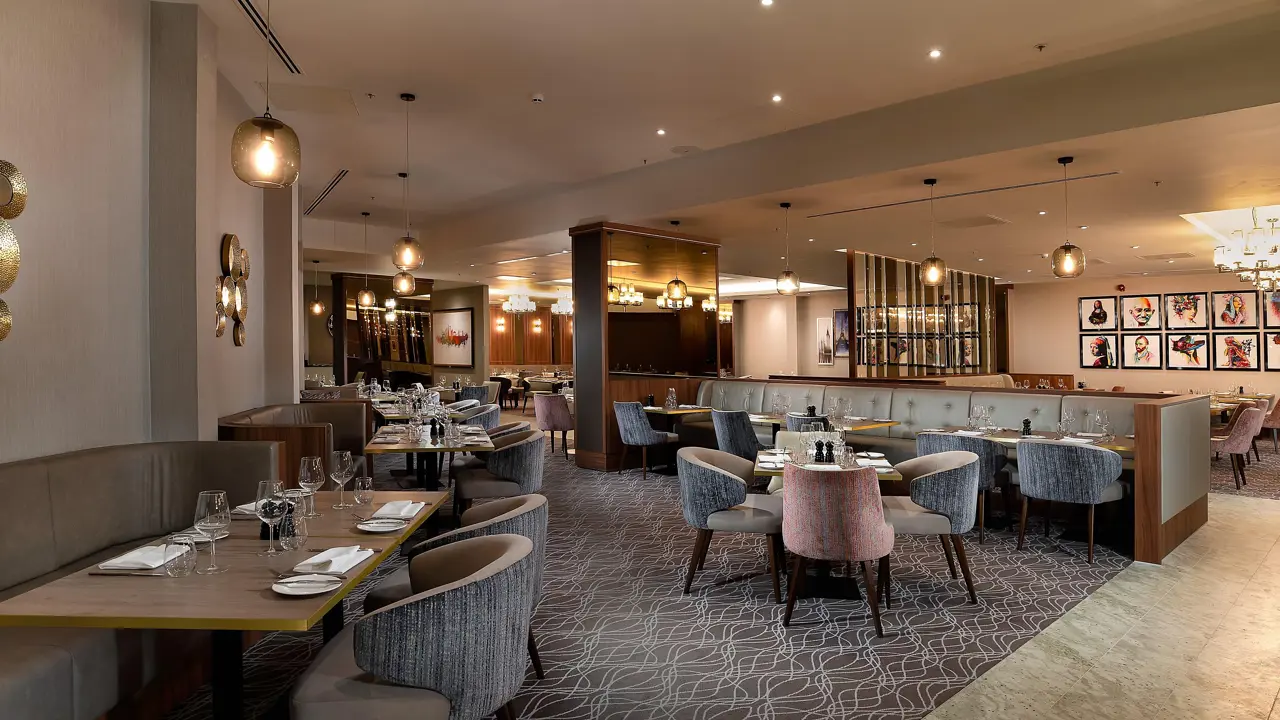 Crowne Plaza 4