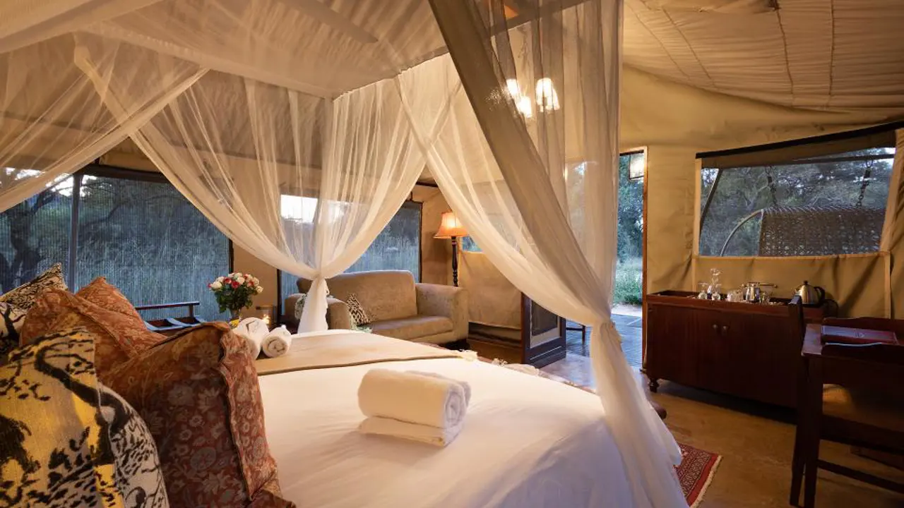 Safari Plains Safari Suite Interior 1