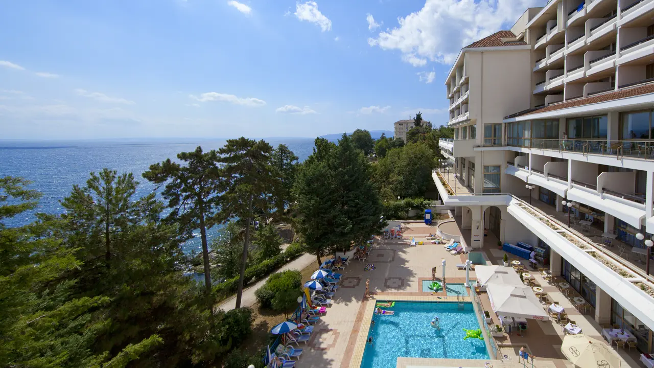 Ph Hot Pool Excelsior Lovran