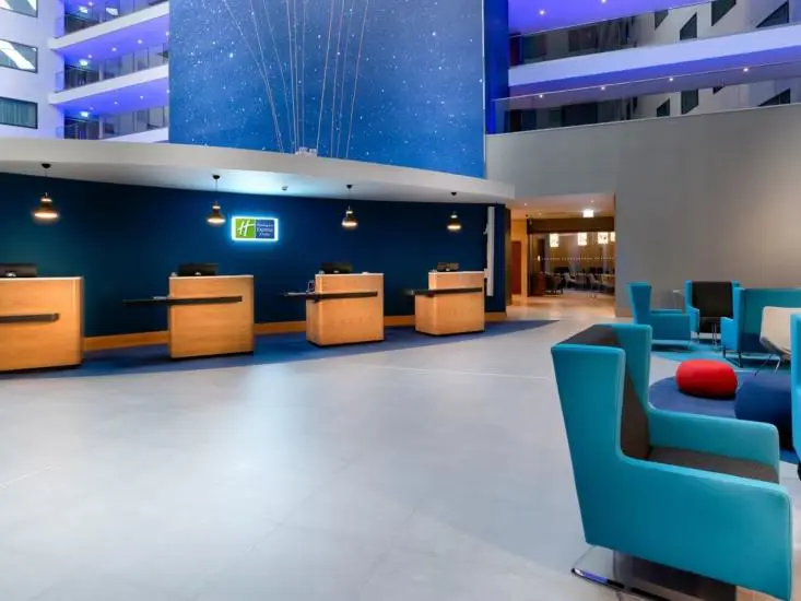 Holiday Inn Express Hounslow 5761750350 4X3 (1)