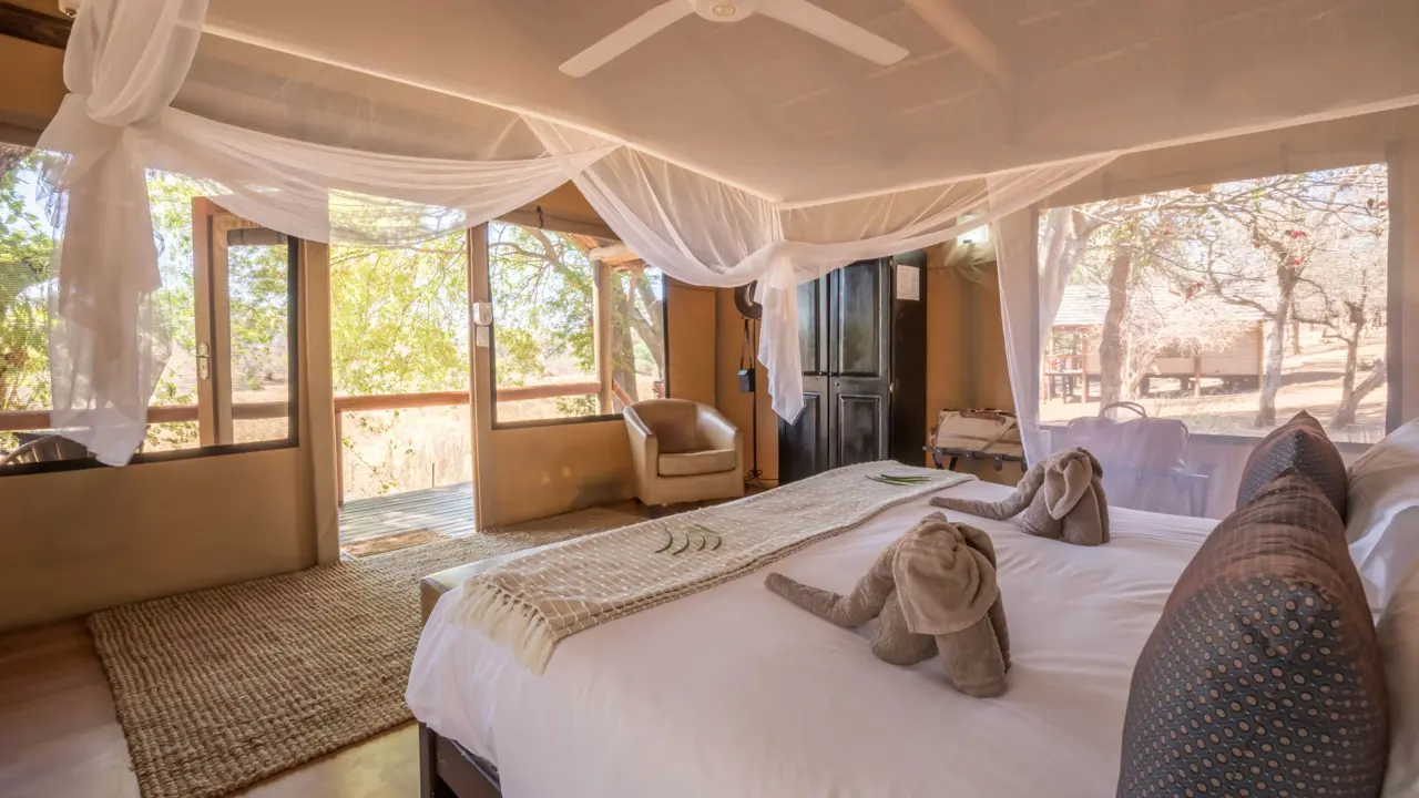 Chisomo Safari Lodge Bedroom