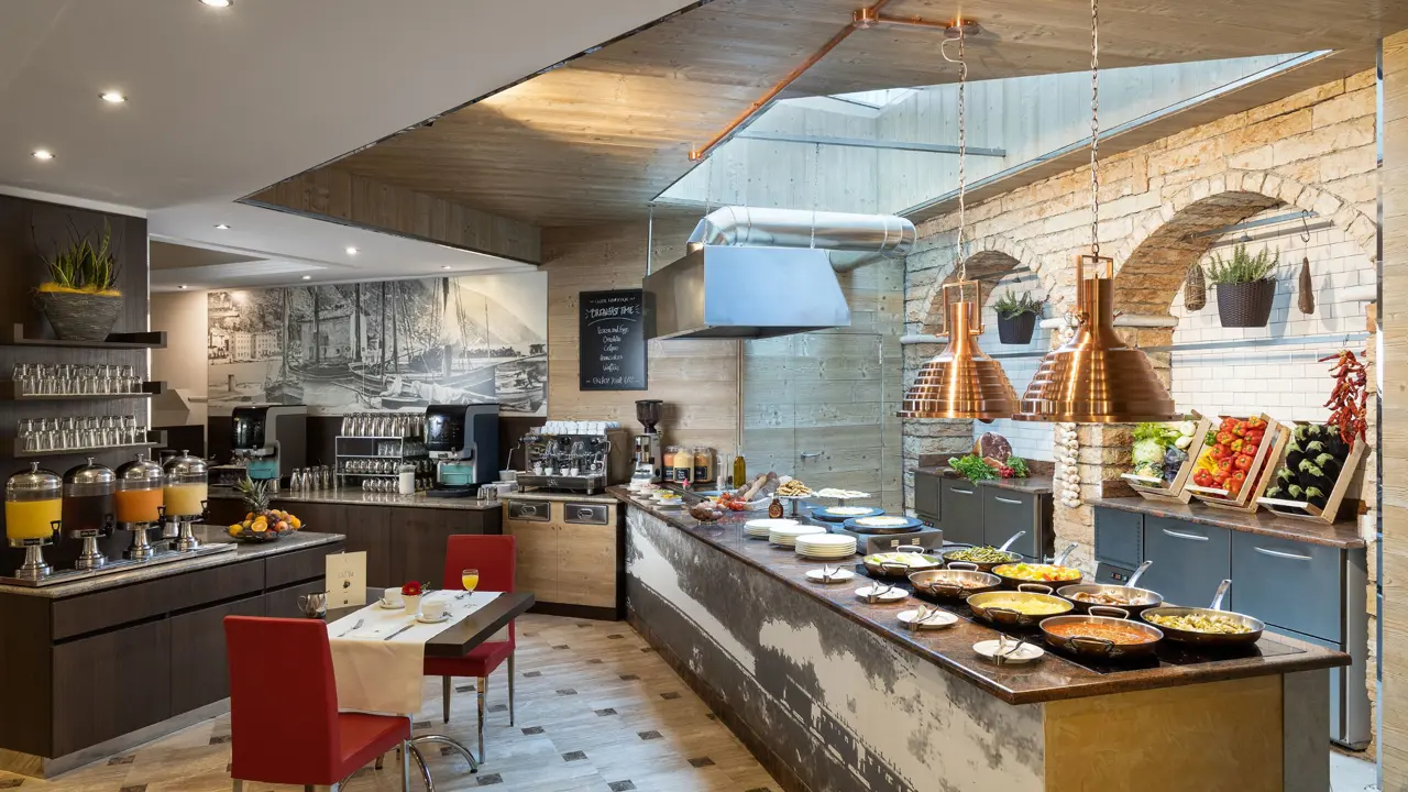 Dining buffet